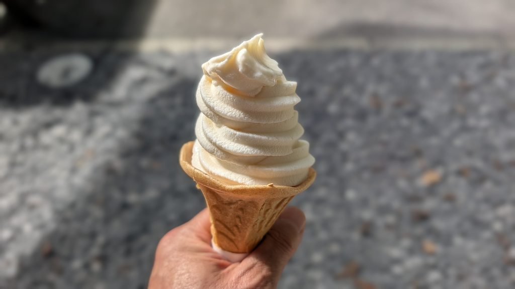 名物のりんごソフトクリーム